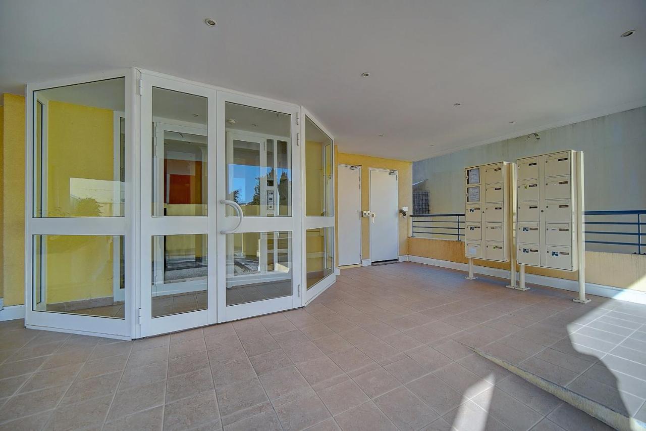 Immogroom- Renovated- Large Terrace- Ac- Shops- Parking Apartment
